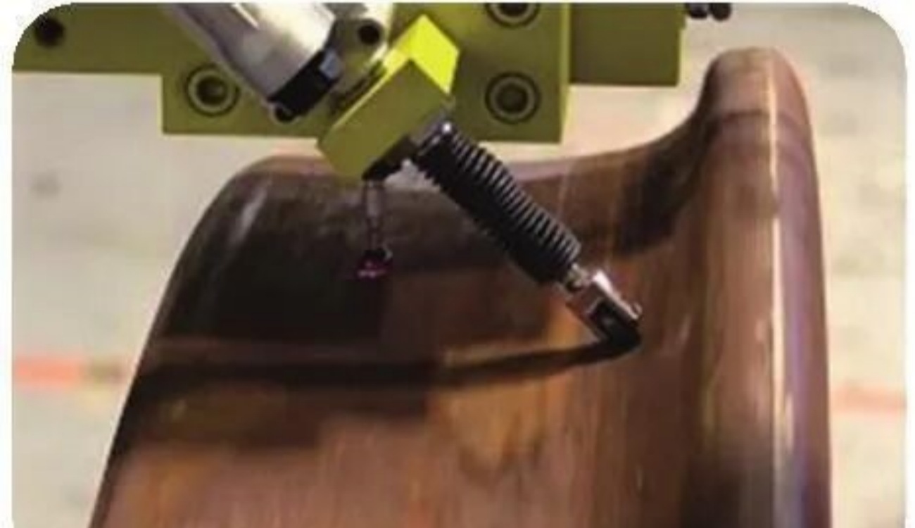 ট্রেনের চাকা চলার একটি শঙ্কুযুক্ত প্রোফাইল রয়েছে।